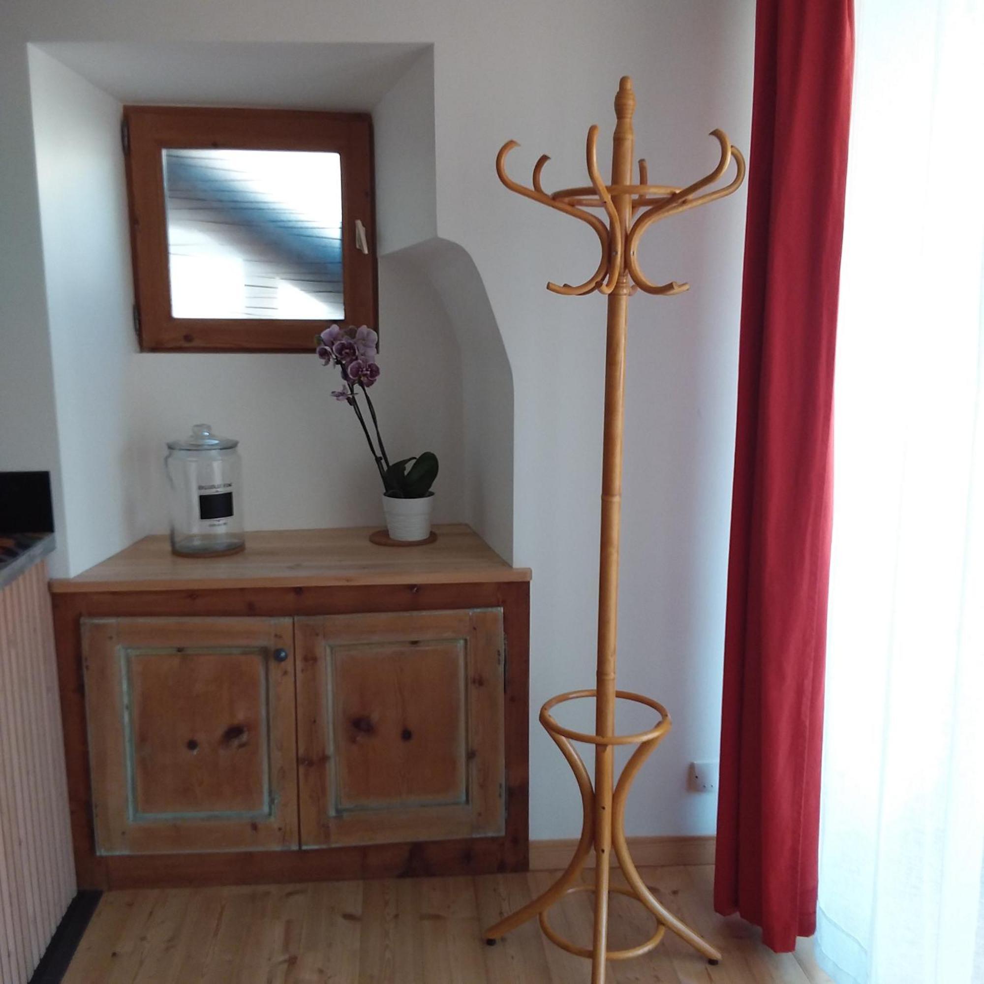 Appartement Dans Maison De Village Crots Exterior foto